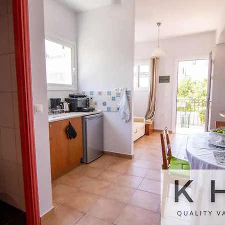 Eleni's Super Central Apartments! 5 Minutes Walking From Everything! Апартаменты Аргостолион