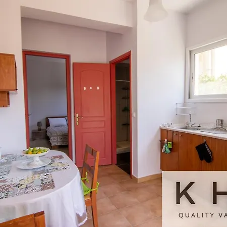 Eleni's Super Central Apartments! 5 Minutes Walking From Everything! Appartamento Argostoli (Kefalonia)