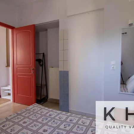 Eleni's Super Central Apartments! 5 Minutes Walking From Everything! Appartamento