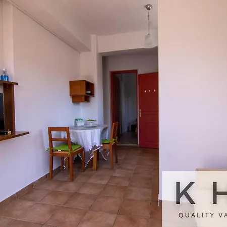 Apartment Eleni's Super Central Apartments! 5 Minutes Walking From Everything! *