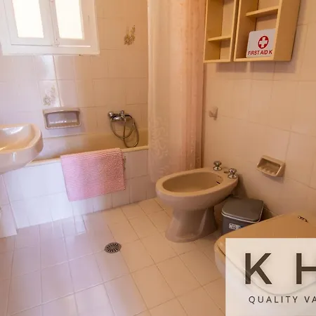 شقة Eleni's Super Central Apartments! 5 Minutes Walking From Everything! *